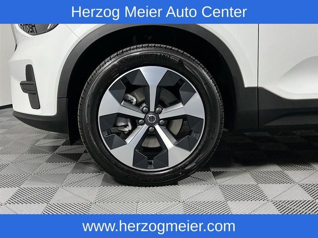 2025 Volvo XC40 B5 Core