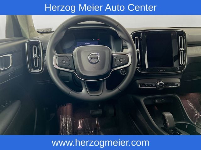 2025 Volvo XC40 B5 Core