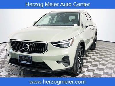 2025 Volvo XC40 B5 Core