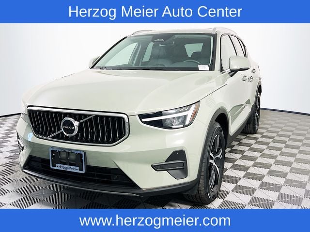2025 Volvo XC40 B5 Core