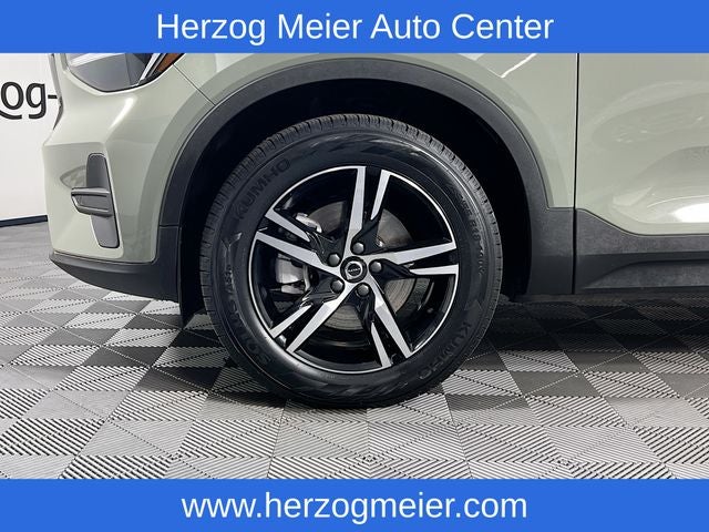 2025 Volvo XC40 B5 Core