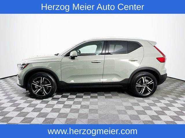 2025 Volvo XC40 B5 Core