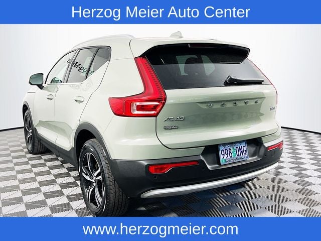 2025 Volvo XC40 B5 Core