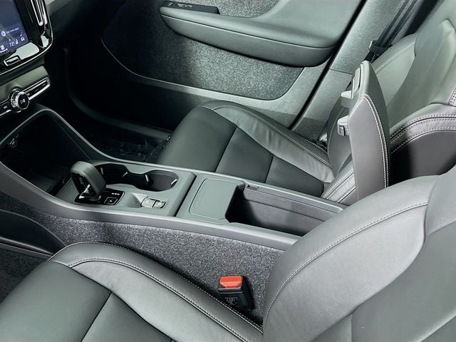 2026 Volvo XC40 B5 Core