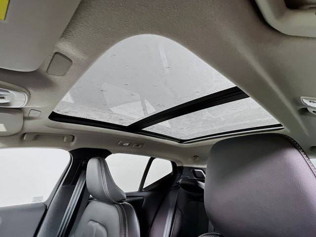 2026 Volvo XC40 B5 Core