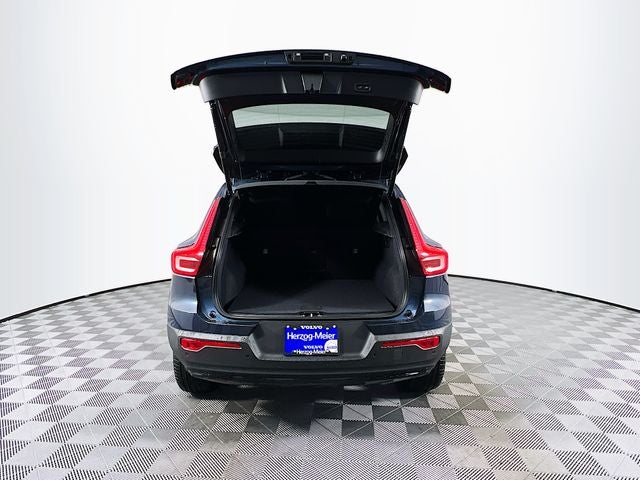 2026 Volvo XC40 B5 Core