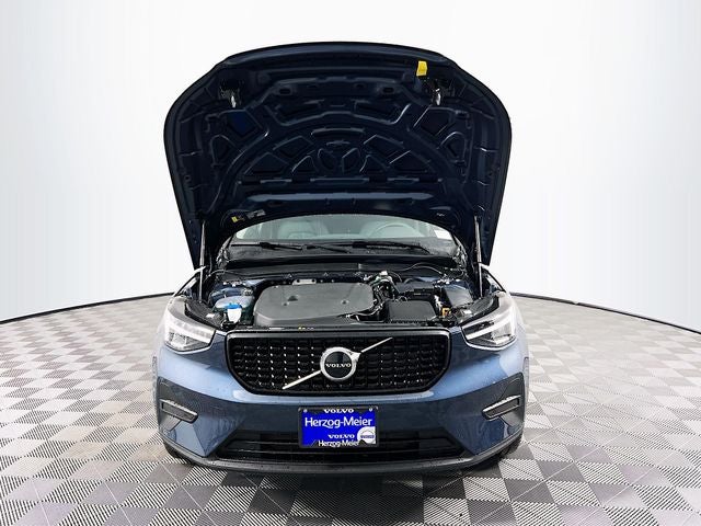 2026 Volvo XC40 B5 Core