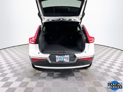 2025 Volvo XC40 B5 Core