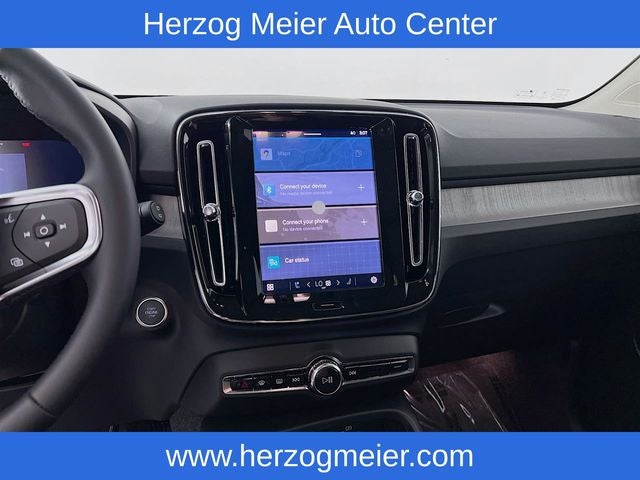 2025 Volvo XC40 B5 Core