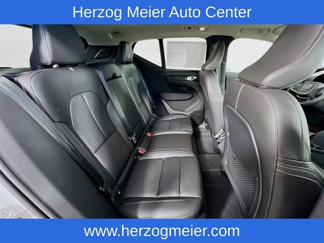 2025 Volvo XC40 B5 Core