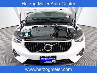 2025 Volvo XC40 B5 Core