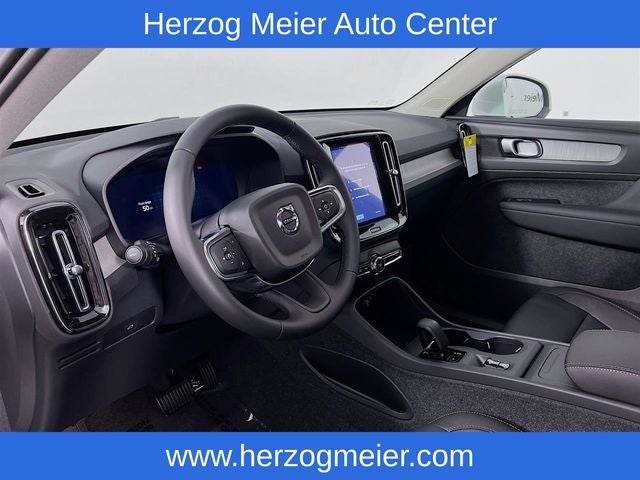 2025 Volvo XC40 B5 Core