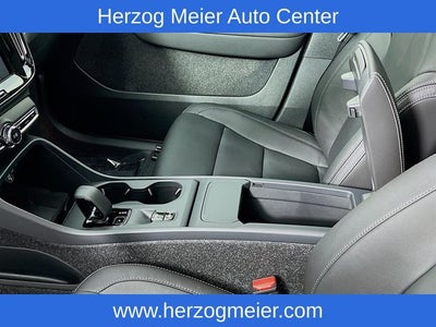 2025 Volvo XC40 B5 Core