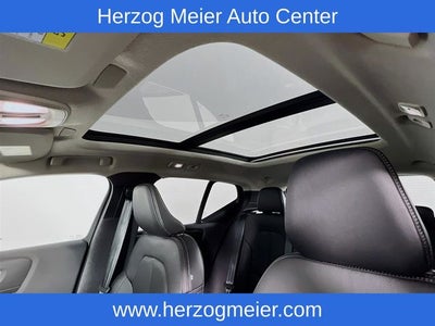 2025 Volvo XC40 B5 Core