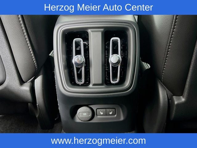 2025 Volvo XC40 B5 Core