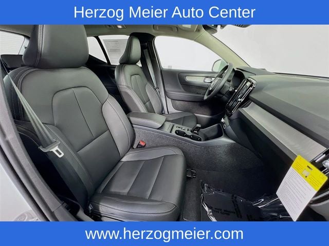 2025 Volvo XC40 B5 Core