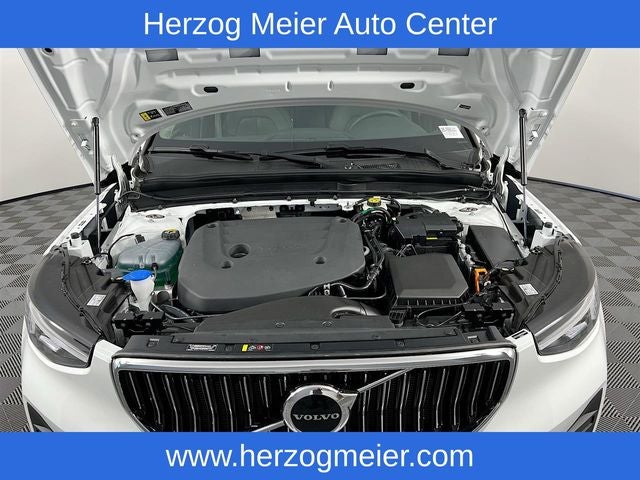 2025 Volvo XC40 B5 Core