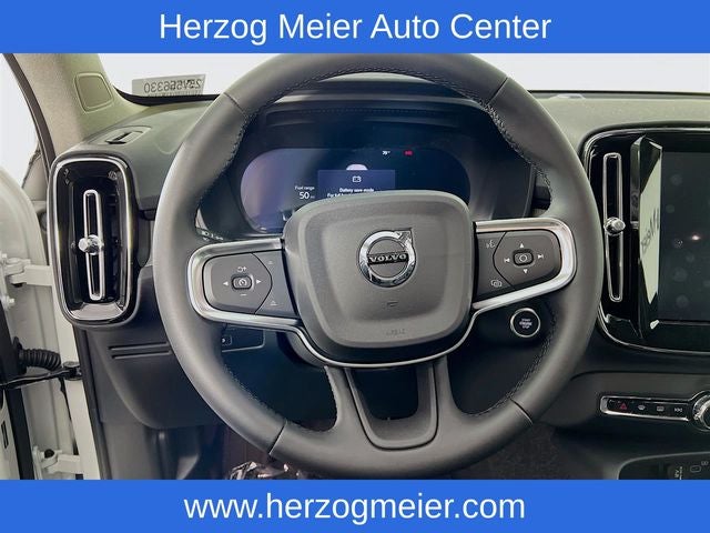 2025 Volvo XC40 B5 Core