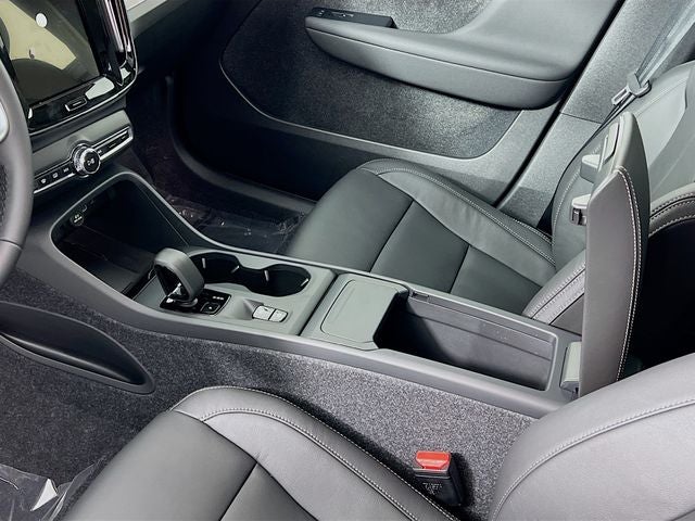 2026 Volvo XC40 B5 Core