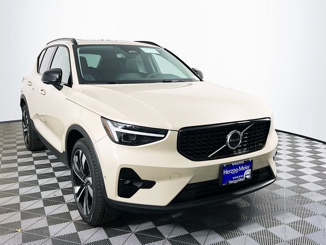 2026 Volvo XC40 B5 Ultra