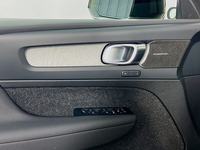 2026 Volvo XC40 B5 Ultra