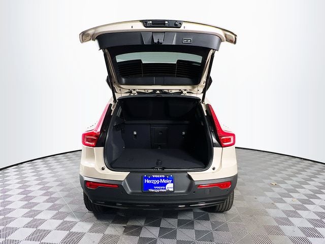 2026 Volvo XC40 B5 Ultra