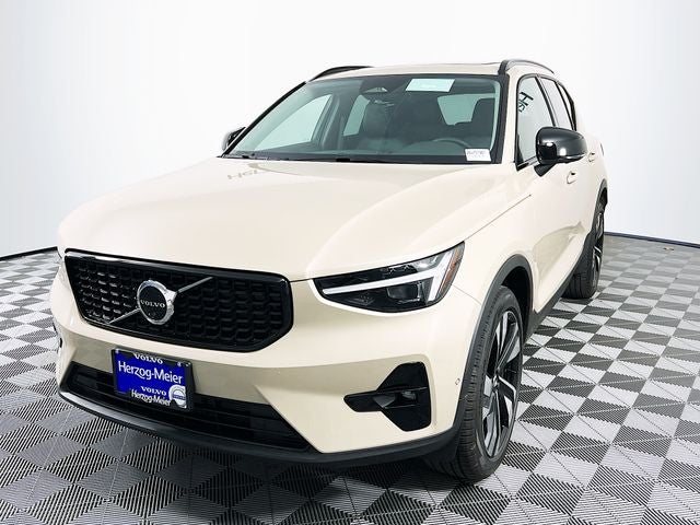 2026 Volvo XC40 B5 Ultra