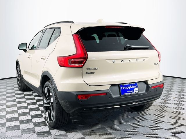 2026 Volvo XC40 B5 Ultra