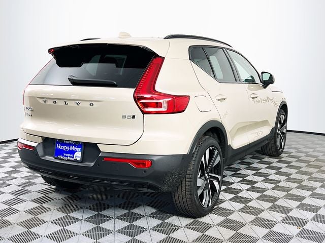 2026 Volvo XC40 B5 Ultra