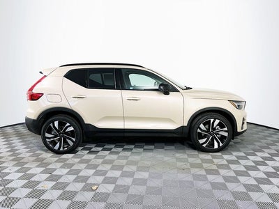 2026 Volvo XC40 B5 Ultra