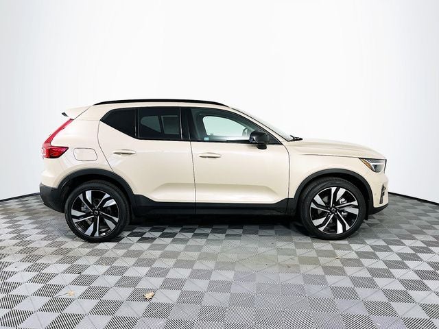 2026 Volvo XC40 B5 Ultra
