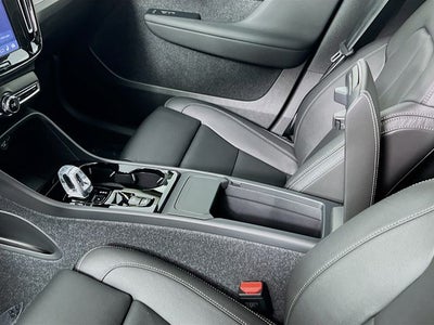 2026 Volvo XC40 B5 Ultra