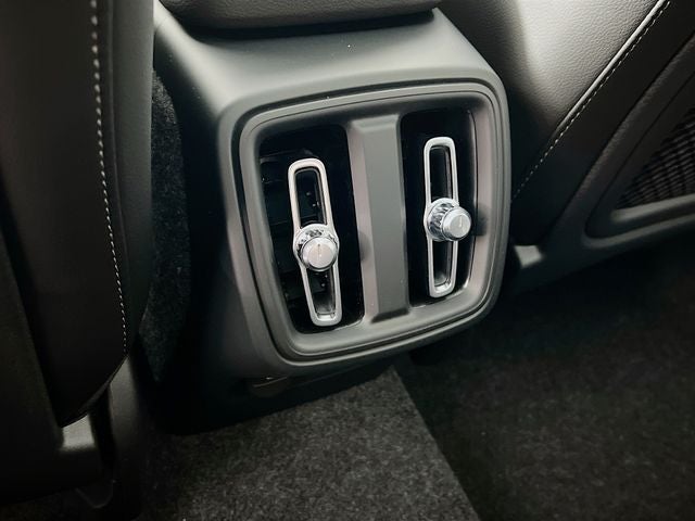 2026 Volvo XC40 B5 Ultra
