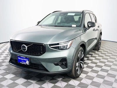 2026 Volvo XC40 B5 Ultra