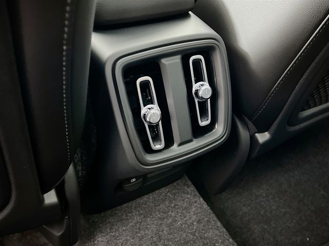 2026 Volvo XC40 B5 Ultra