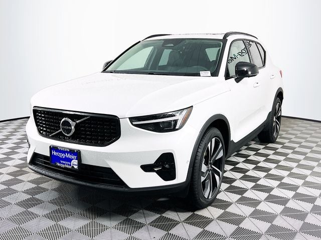 2026 Volvo XC40 B5 Ultra