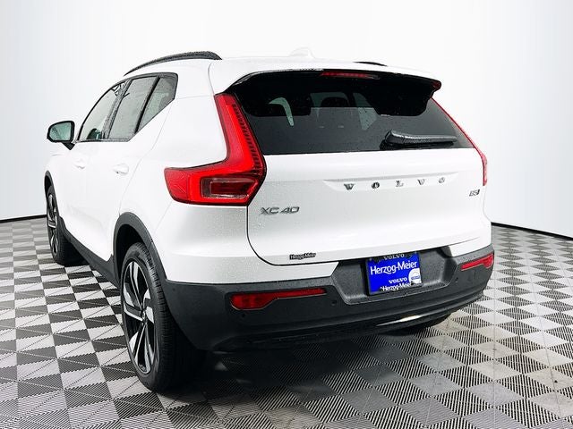 2026 Volvo XC40 B5 Ultra