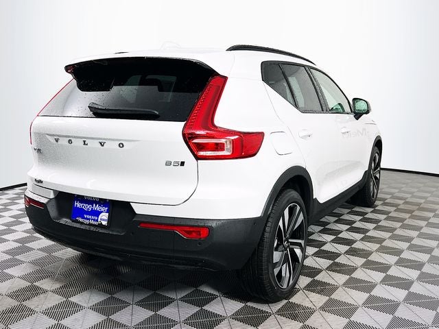 2026 Volvo XC40 B5 Ultra
