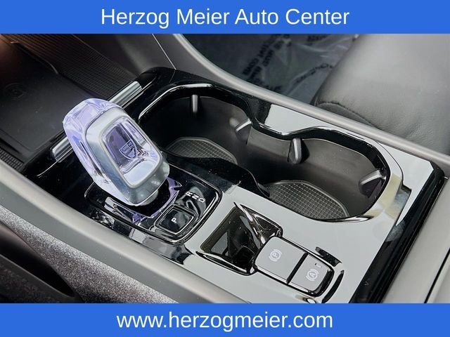 2023 Volvo XC40 B5 Ultimate