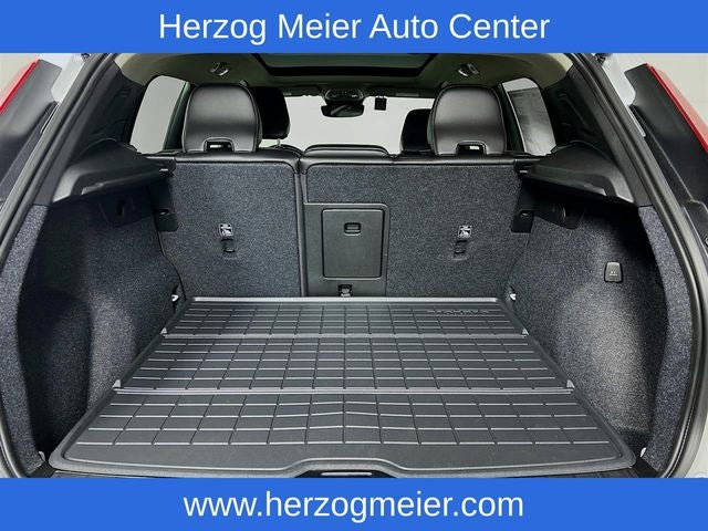 2023 Volvo XC40 B5 Ultimate