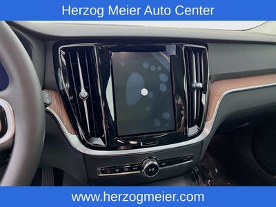 2025 Volvo V60 Cross Country B5 Plus