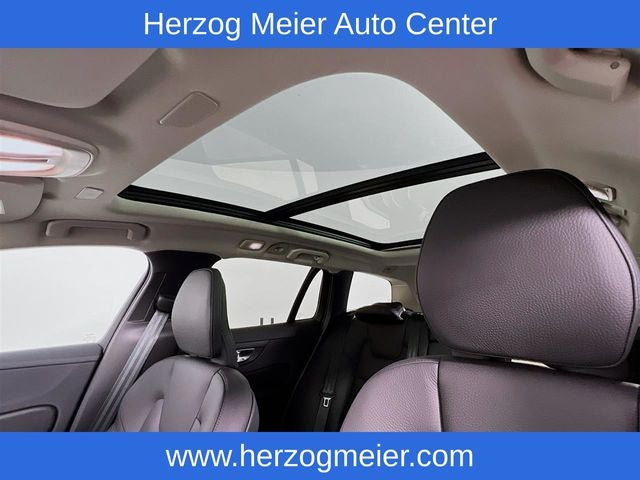 2025 Volvo V60 Cross Country B5 Plus