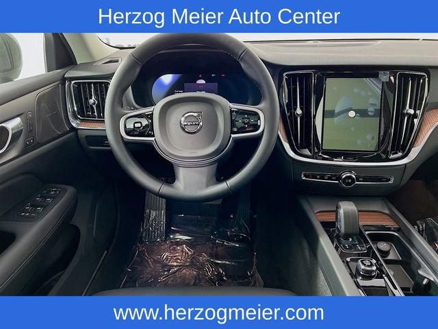 2025 Volvo V60 Cross Country B5 Plus