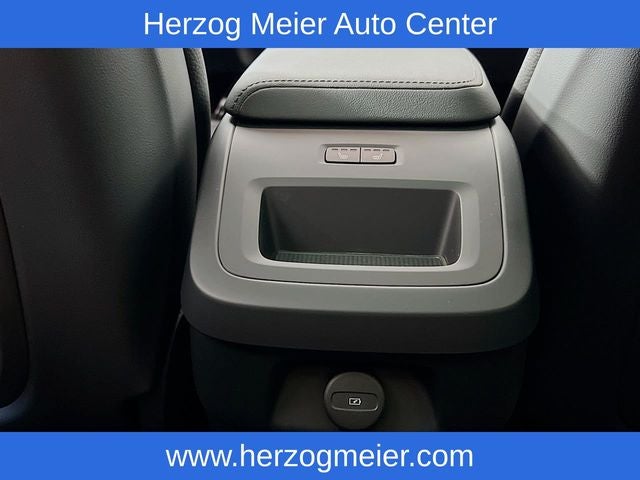 2025 Volvo V60 Cross Country B5 Plus