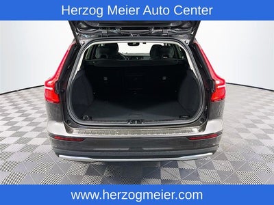 2025 Volvo V60 Cross Country B5 Plus