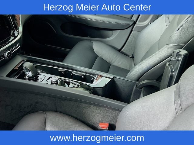 2025 Volvo V60 Cross Country B5 Plus