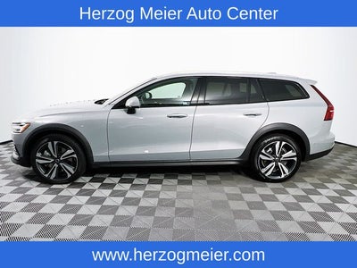 2025 Volvo V60 Cross Country B5 Plus