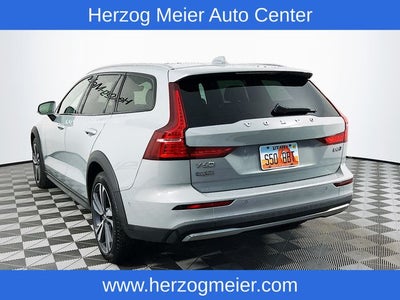 2025 Volvo V60 Cross Country B5 Plus