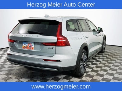 2025 Volvo V60 Cross Country B5 Plus