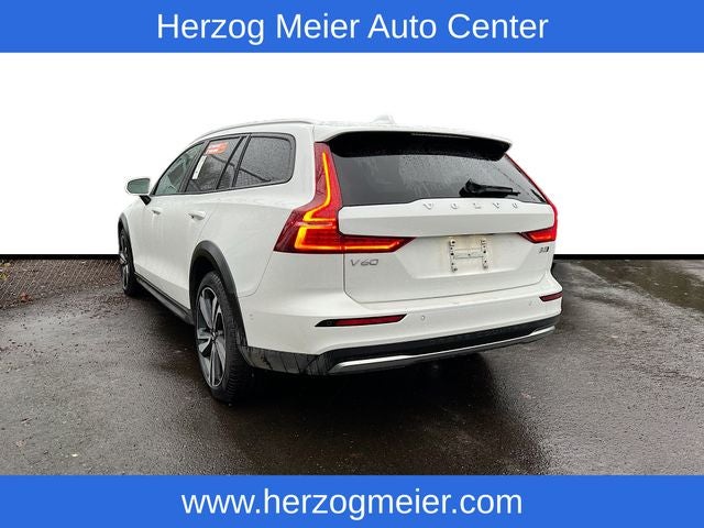2025 Volvo V60 Cross Country B5 Plus